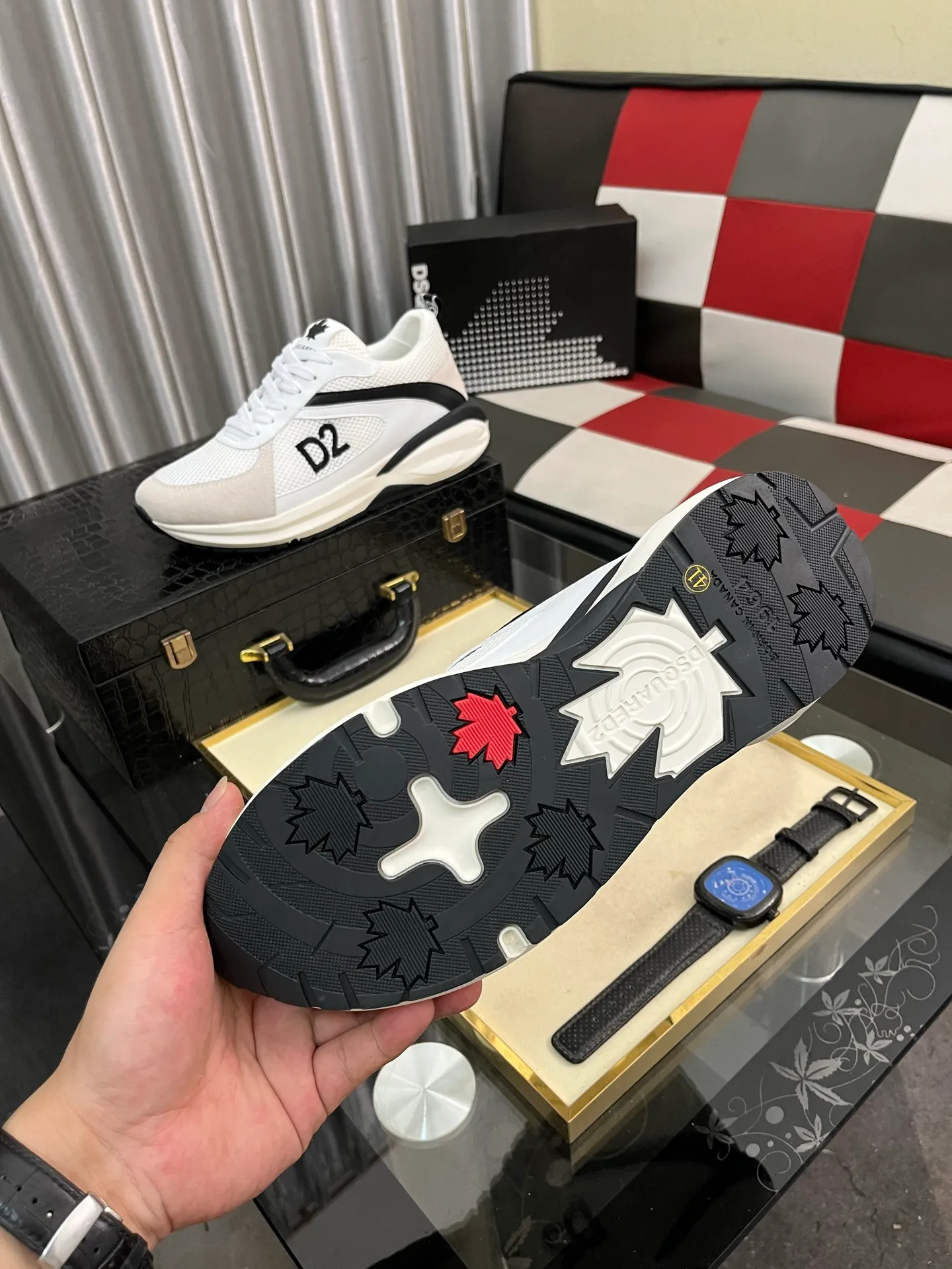 Men's shoes 💰480⌚️⌚️DG's latest popular casual shoes 🔥🔥, the tongue has the brand's iconic details, and the combination of silk cowhide and cow suede enhances the style. Fashionable and versatile, it can complement any look. Create an exquisite design with unique dynamic vitality and modern atmosphere, showing modern elegance. Size: 36-464️⃣colors available